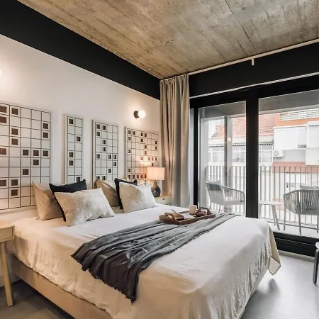 Galapos - 2 Bedrooms And Parking In Santo Antonio * Lisboa
